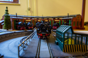 Model railroad: turntable